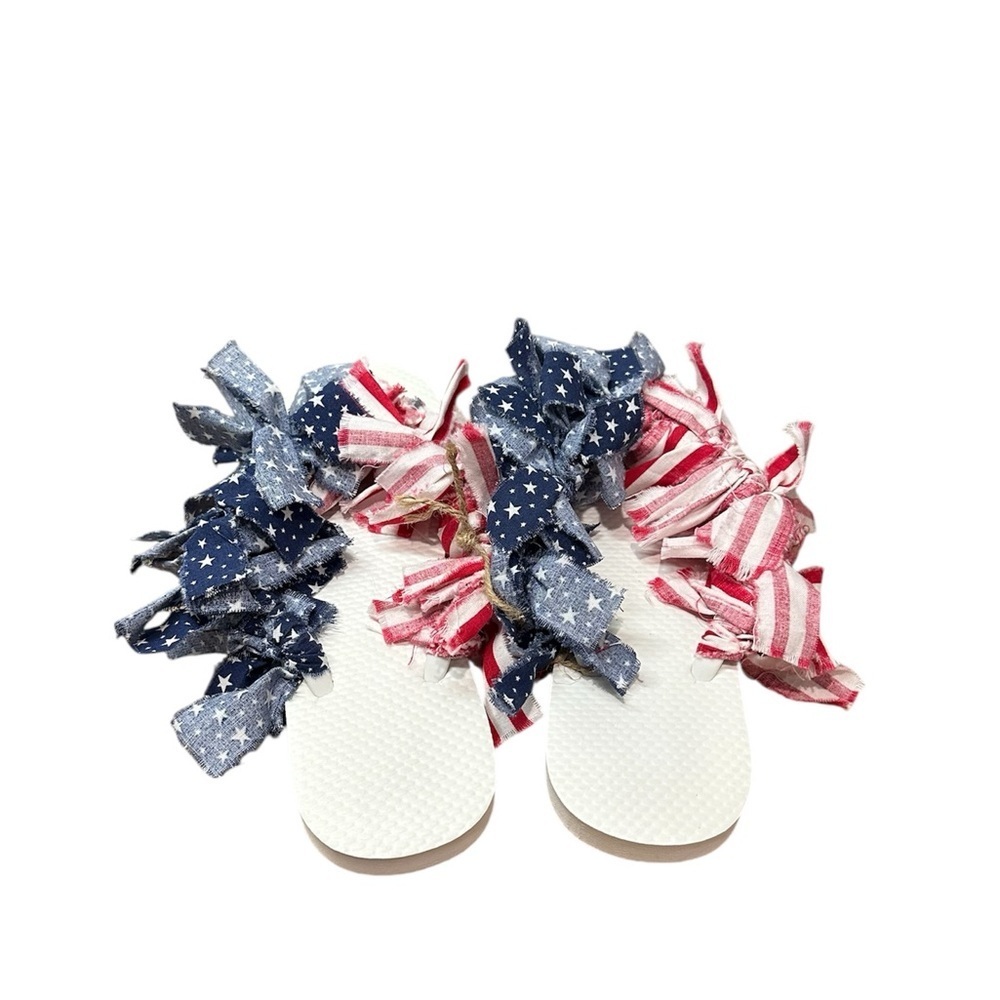 Handmade 4th of July Flip Flops |
American Flag Bows | Size 7 - Picture 3 of 5